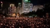 数万人聚集香港维园烛光纪念六四