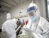 中国官方新冠确诊累计死亡过2000 感染超74000