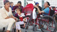 新疆库尔勒：20个脑瘫孩子一个家