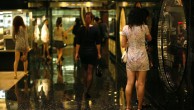 法国巴黎中国淫媒网被破获：两百多中国“大学生”妓女为中国富人提供淫乐