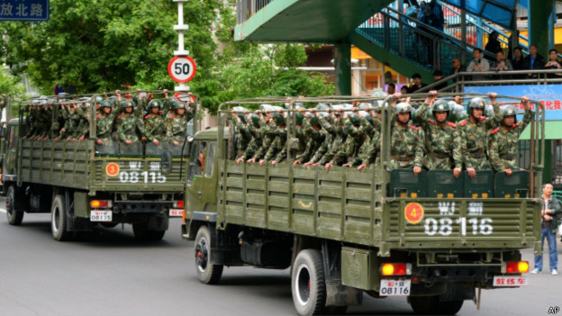 140528110432_cn_urumqi_paramilitary_police_624x351_ap