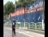 Silahsiz Uygur,Silahlı Çin Polisi.Kim Kaçıyor? Kim kovuyor?