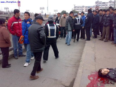 Chinas Polise and Uyghur youngman-o