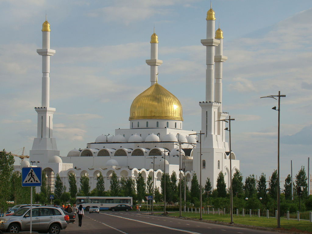 Nur-Astana_Mosque2