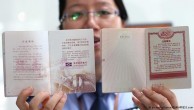 藏族、维族人在中国申请护照难
