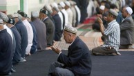 伊斯兰教斋月新疆强制进食 喀什清真寺外12名维族人被抓