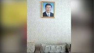 新疆当局强制少数民族家庭高挂习近平像