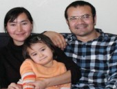 Uygur Aydını,Eğitimci,Ünlü Blog Yazarı Abduveli Ayup,Eşi ve Kızıyla