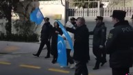 AZERBAYCANLI KARDEŞLERİMİZDEN ÇİN  ELÇİLİĞİ ÖNÜNDE  DOĞU TÜRKİSTAN EYLEMİ (video)