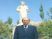 KAZAKISTAN UYGUR TİYATROSU ANKARA’DA “KAŞGARLI MAHMUT” ESERİNİ SAHNELEDİ